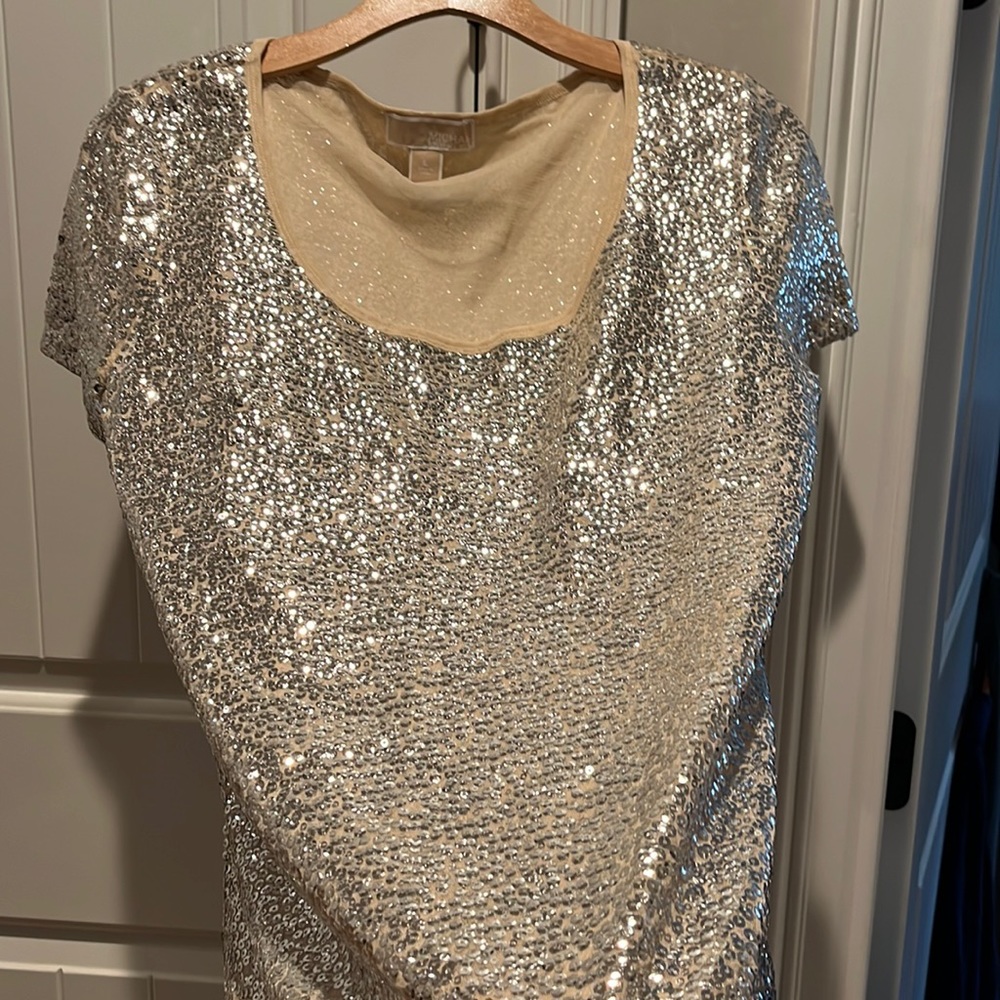 CLOSET CLOSING ! 2morrow !NWOT Women’s Silver Michael Kors Sequin Top Size Lg.